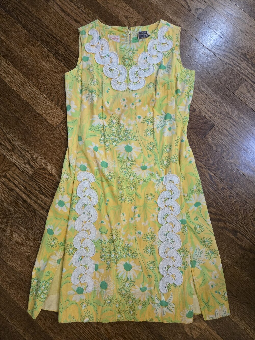 Vintage Lilly Pulitzer “The Lilly” Yellow Daisy Shift Dress 100% Cotton Mod